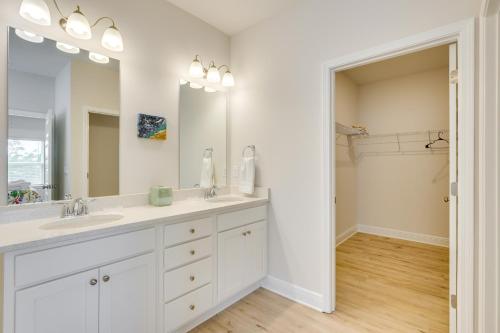 Φωτογραφία από το άλμπουμ του Port St Joe Home with Beach and Boardwalk Access! σε Saint Joe Beach
