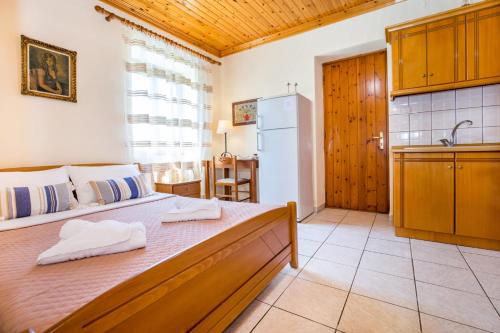 Ένα ή περισσότερα κρεβάτια σε δωμάτιο στο Anthi Villa