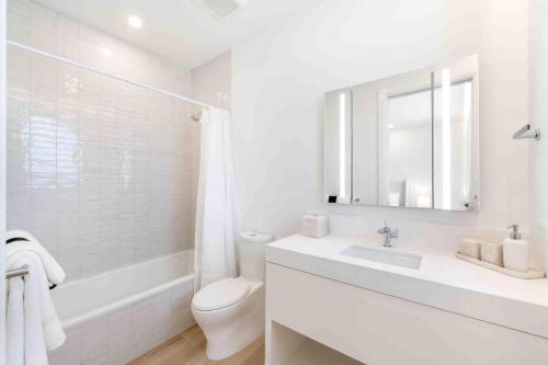Gallery image of The Sands 5 - Last-Minute Deal Available on This Luxury Oceanfront Condo in West Bay