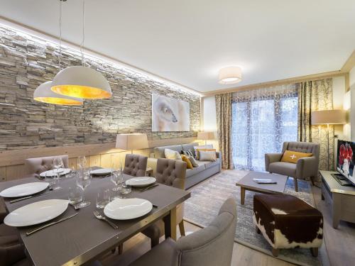 Appartement 3P au coeur de Courchevel, proche commerces et pistes, parking inclus - FR-1-562-10