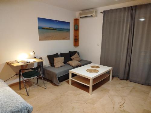 Apartamento en la calle principal con solarium.