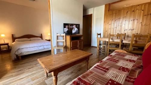 En eller flere senge i et værelse på Appartement attrayant avec balcon à Les Orres 35 m²