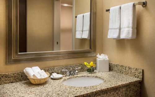 Coast Gateway Hotel Image