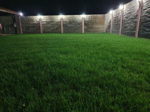 Taman di luar Parnica Home 2