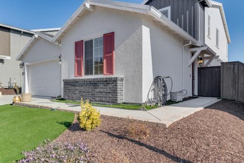 a white house with red windows and a yard at 7 Mi to Folsom Lake Sacramento Area Apartment in Folsom