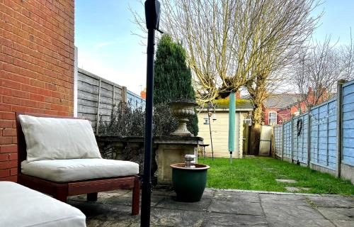 2 BED home in Birmingham Contractors free parking and fast Wi-Fi photo 22