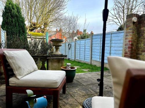 2 BED home in Birmingham Contractors free parking and fast Wi-Fi photo 7