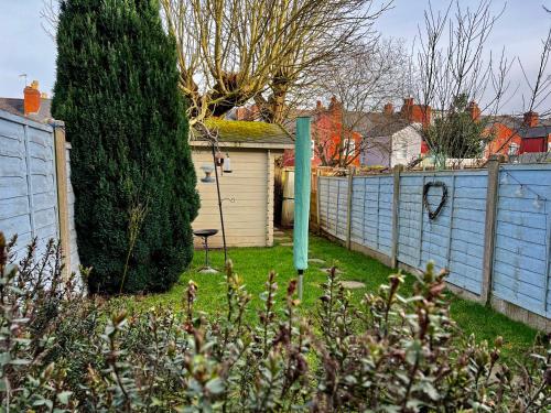 2 BED home in Birmingham Contractors free parking and fast Wi-Fi photo 23