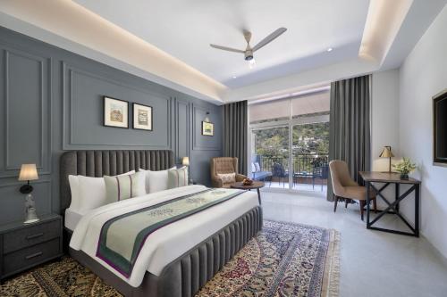 Ein Bett oder Betten in einem Zimmer der Unterkunft juSTa Rasa Retreat & Spa Rishikesh