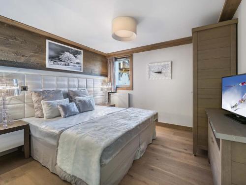 Katil atau katil-katil dalam bilik di Appartement 4 pièces avec balcon, à 100m des pistes, centre Courchevel Village - FR-1-562-19