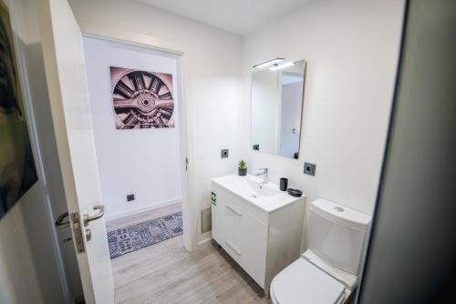 SkyView Penthouse Apartment