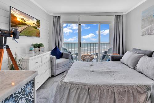 Oceanfront Heated Indoor Pool Hot Tub King Bed photo 3