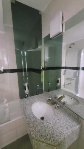 a bathroom with a sink and a mirror at MONOAMBIENTE VILAUT Temporario in Córdoba