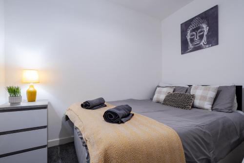 Ένα ή περισσότερα κρεβάτια σε δωμάτιο στο Beautiful apartment dos - free public parking