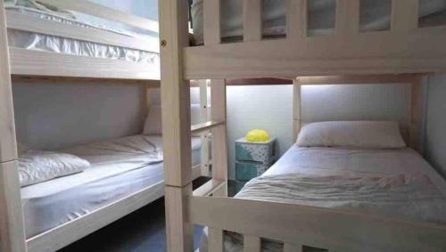 a bedroom with two bunk beds in a room at La Carolina in San Juan de los Terreros