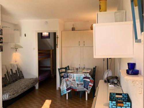 Photo de la galerie de l'établissement Résidence Héliopolis Bâtiment L - HELIOPOLIS L - Studio 4 personnes CAP D'AGDE MAE-3051, au Cap d'Agde