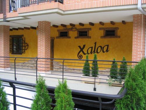 a building with a koda sign on the side of it at Hostal Xaloa Orio in Orio