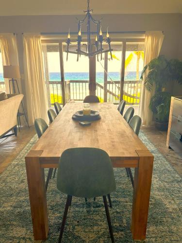 Gambar di galeri bagi Featherstone Upstairs Apartment, Cayman Brac di Cayman Brac