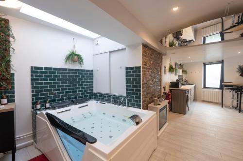 Un baño de Loveroom, Bali la secrète chez nounours