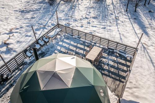 an umbrella sitting on top of a table in the snow at BUNNY GLAMP in Korbielów