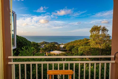 a view of the ocean from a balcony at Cathartica in Quatre Vents