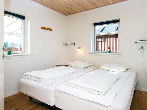 En eller flere senge i et værelse på 8 person holiday home in Tarm