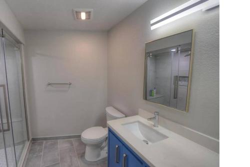 Un baño de Bush Master Suite, Keys canal