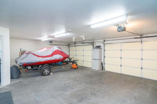 a garage with a car parked in it at Ohana Beach, Paradise Escape in Parker