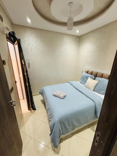 a bedroom with a bed with towels on it at Jardins Anass 3 Aéroport Marrakech in Marrakech