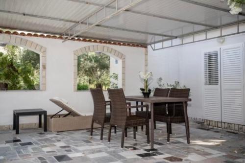 Apartments with parking space Barbat, Rab - 23817