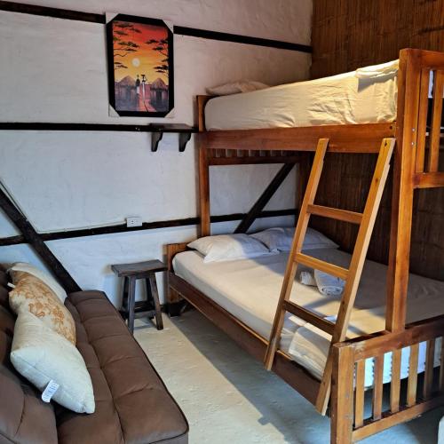 Postel nebo postele na pokoji v ubytování Hotel Gabarra Lodge