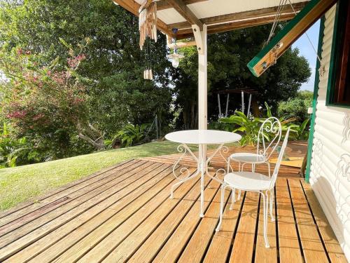 Κήπος έξω από το Superbe bungalow et son jardin tropical