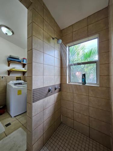 Vannituba majutusasutuses Roatan - house for 4 by the sea