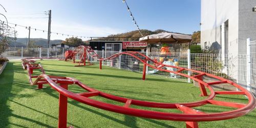 Gallery image of Gyeongju joypoolvilla&kidspension in Gyeongju