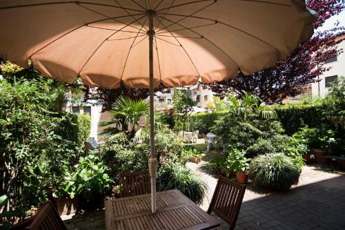 Vườn quanh Hotel La Toscana
