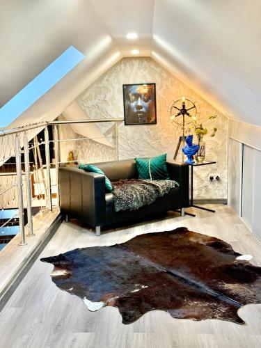 a living room with a couch and a rug at Country Haven Comfy & Sleek House in Monasterevin