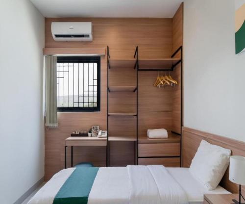 Una cama o camas en una habitación de Saptama Residences