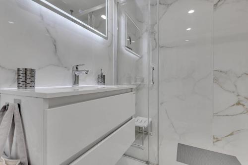 toDalmatia Seafront Apartment