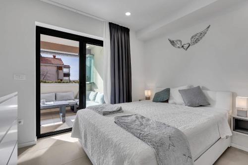 toDalmatia Seafront Apartment