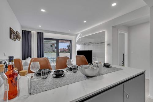 toDalmatia Seafront Apartment