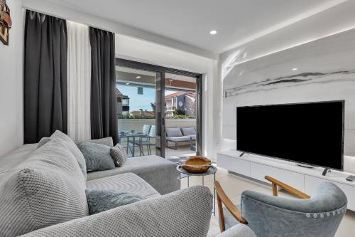 toDalmatia Seafront Apartment