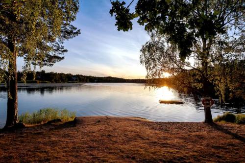 Gallery image of Fireside Lodge near Golf, Ski & Lake in Ågesta