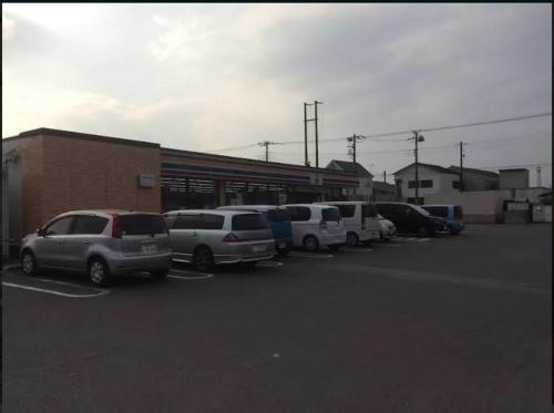 a group of cars parked in a parking lot at 10 min walk to the beach Kujukuri house for 14 ppl in Hasunuma