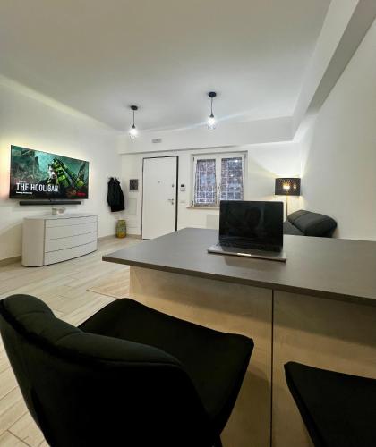 Elegant & Spacious 2BR 2BA Unit with Private Patio