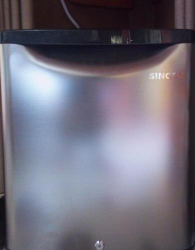 a close up of the front of a microwave at Creek Downhills in Ella