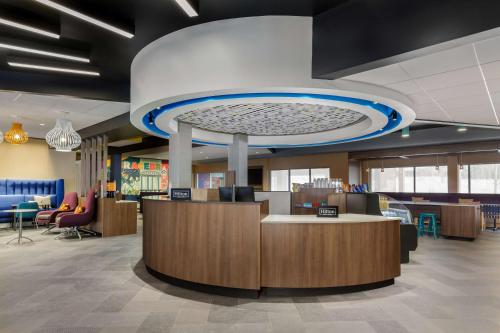 a lobby with a waiting area with a large ceiling at Tru By Hilton Bracebridge, On in Bracebridge