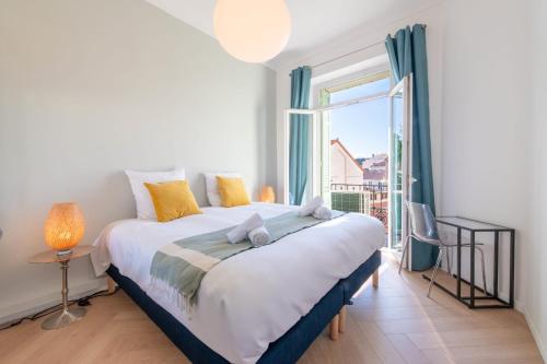 Modern 2-Br Apartment with Balconies 3 Min from Palais des Festivals