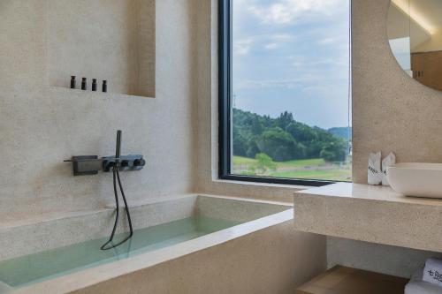 Gambar di galeri bagi Romantic July in the Wild Sky Garden Private Bath Starry Sky Swimming Pool Wild Luxury Viewing B&B di Baishuiwan