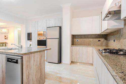 Dapur atau dapur kecil di VESTA - El Sheikh Zayed Residence