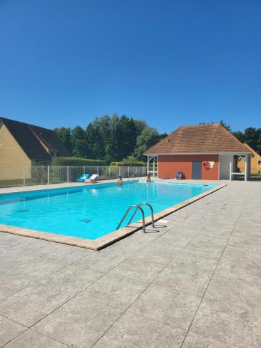 Πισίνα στο ή κοντά στο Charmante petite Villa sur Deauville Trouville-sur-Mer
